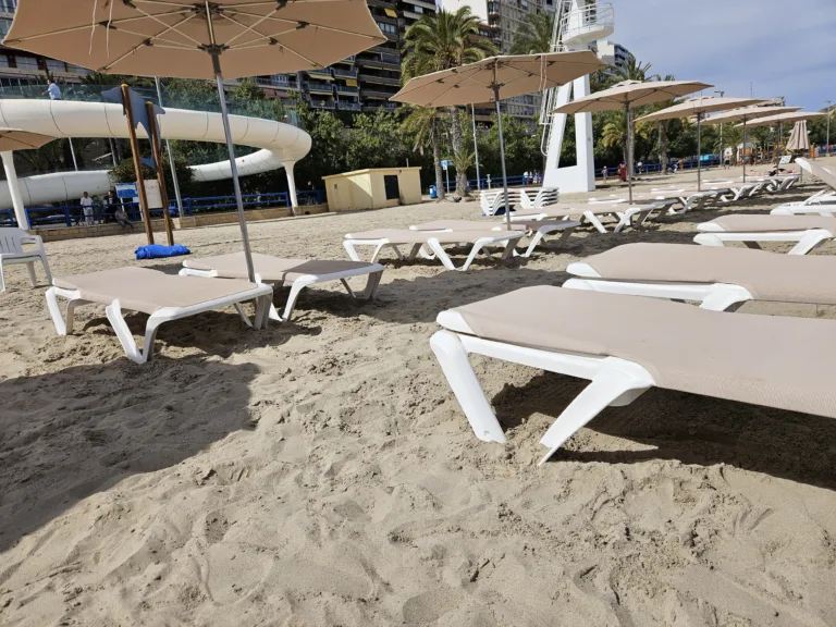 sun lounger, services, postiguet beach