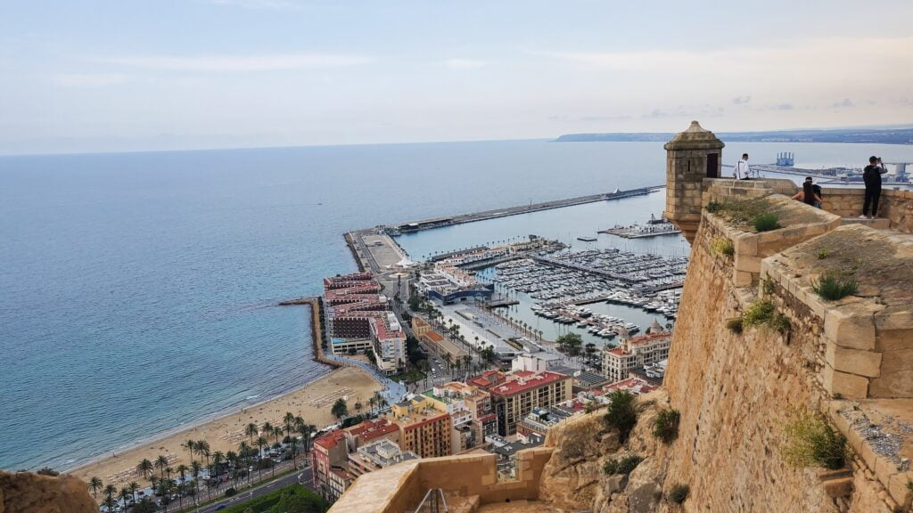 Views of the castle of Santa Barbara towards the postiguet beach.